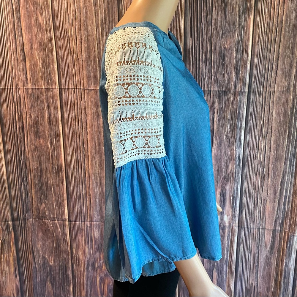 Crown & Ivy NWT size XS denim and white lace flowy statement sleeve boho - Picture 4 of 16